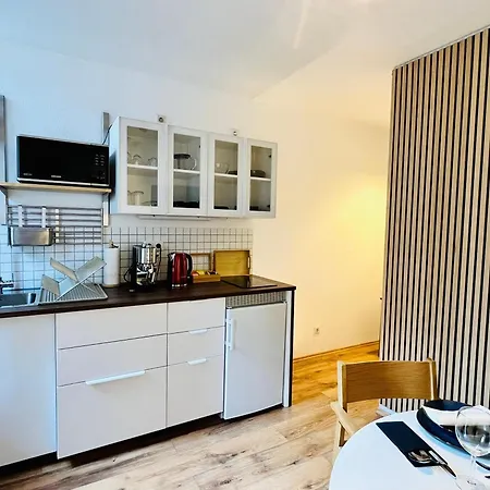 Aycatcherhomes - Lage I 4 Personen I Zentral I Altstadt I Naehe Fluss Lahn I Boutique Pera