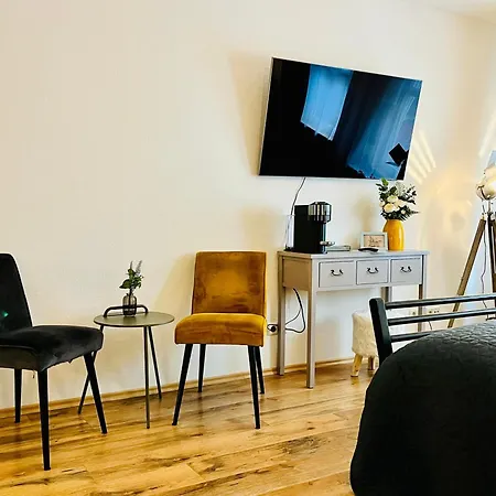 Aycatcherhomes - Lage I 4 Personen I Zentral I Altstadt I Naehe Fluss Lahn I Boutique Pera *